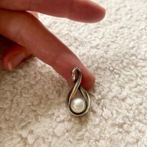 James Avery Graceful Twist Pendant With Cultured Pearl